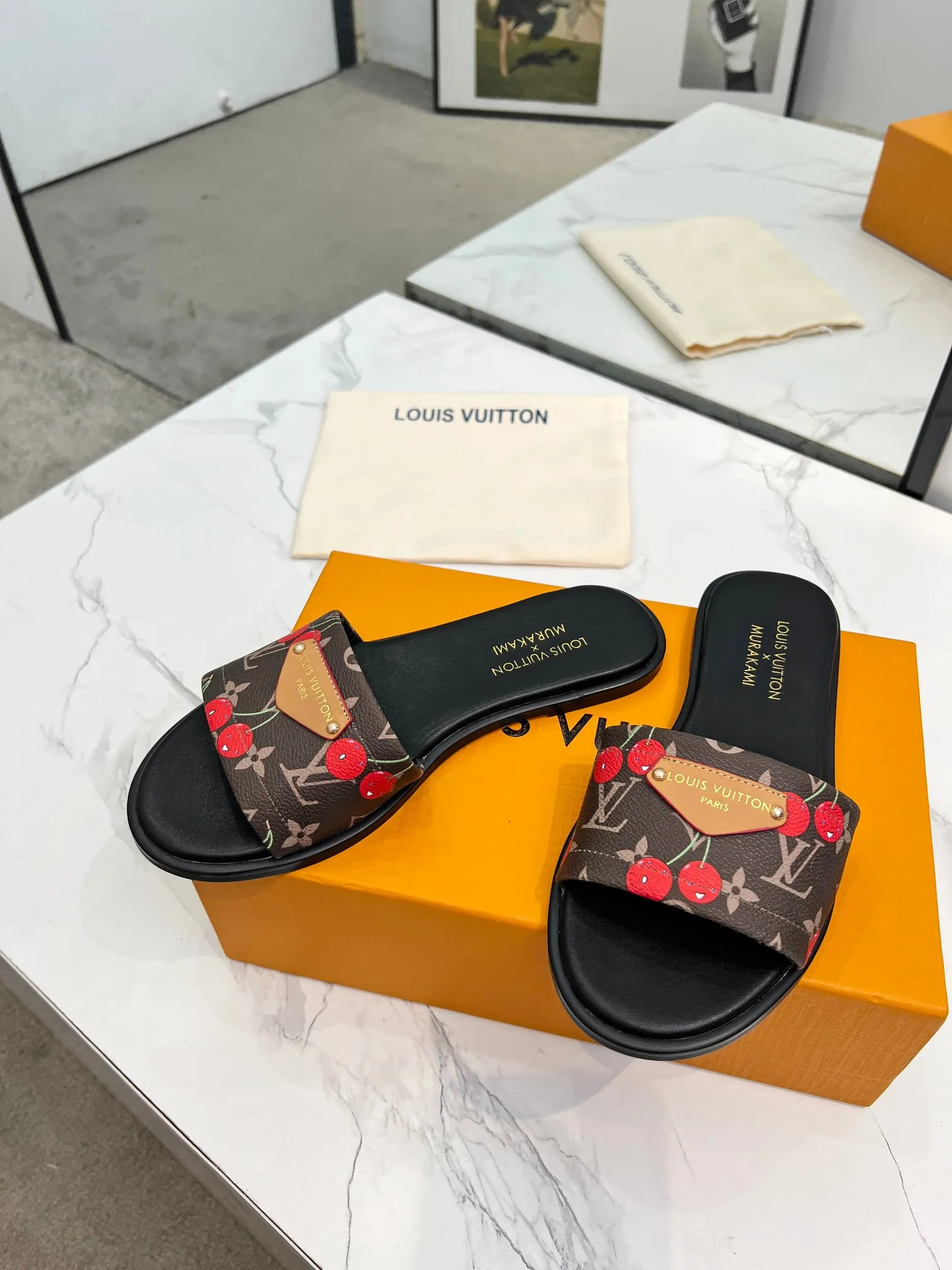 👟👟Ex-factory price 320👟👟 Genuine leather sole +40 Louis Vuitton, 1:1 advanced customization upper, fabric: customized LV special fabric, lining: sheepskin, original molding hardware, code number: 35-42, order with pictures, welcome to send pictures to place an order,